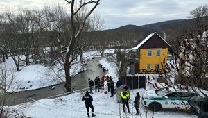 Desivý nález: Neďaleko rodinných domov našli v potoku mŕtve telo