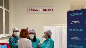 Kam sa podela snaha pomáhať si? Bezohľadnosť valcuje ľudí aj pri nosení obyčajných rúšok