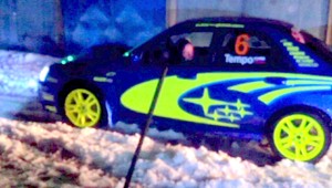 VIDEO. Zapadnutý kamión vytiahlo toto autíčko... A 350 koní!