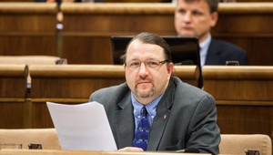 Slovenského poslanca nepustili do USA. Môže za to Trump