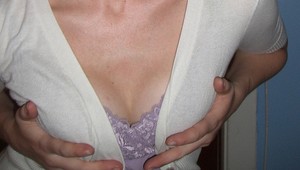 Klinika láka sestričky na nové prsia