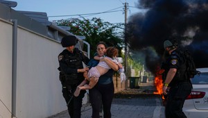 Izrael vyhlásil vojnový stav. Stovky ľudí v zasiahnutej oblasti sa vydali na útek