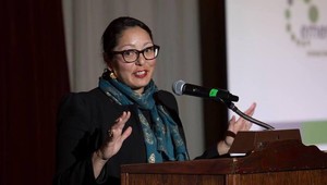 Muži vracajú úder. Z obťažovania obvinili političku, tvár kampane #MeToo