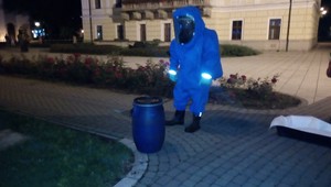 Rozruch v Spišskej Novej Vsi. Na lavičke ležal balík s neznámym bielym práškom