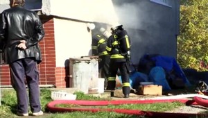 Dôchodca chcel uhasiť požiar v kotolni, museli ho zachraňovať susedia