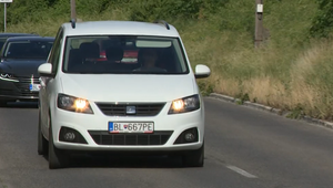 Ohľaduplnosť na vozovke zachraňuje životy. Ako správne reagovať na agresívnu jazdu?