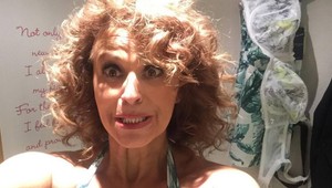 Moderátorka sa vysmiala Kim Kardashian: Jej paródia na pásky na prsia nemá chybu!