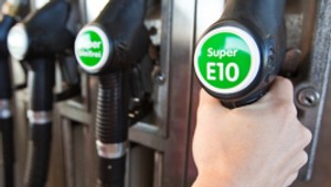 Do nového roka s novým benzínom. Od januára je benzín s označením E10