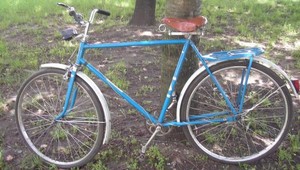 Naháňačka rozhodcu ako v groteske - na bicykli!