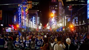 Hráčov Vancouveru vyprevadili do Bostonu tisíce fanúšikov