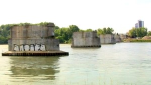 Pod Starým mostom hľadajú bomby