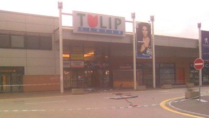 Video z miesta činu: Zlodeji vytrhli bankomat zo zeme