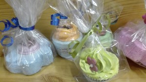 Pozor na soľ do kúpeľa v tvare koláčikov, varujú hygienici. Ohrozujú najmä deti