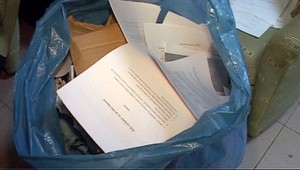 Citlivé dokumenty z úradu sa váľali po ulici!