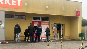 Ivankou pri Nitre otriasol výbuch. V obci úradovali zlodeji