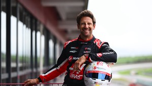Grosjean sa vrátil do kokpitu F1 po hrozivej nehode. Pri ováciách sa rozplakal