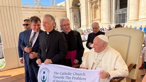 Nové riešenia starých smrtiacich návykov. Katolícka cirkev na tému znižovania zdravotného rizika v dôsledku fajčenia