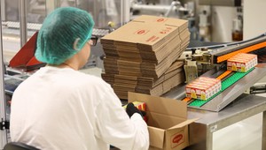 Veľké korporácie začínajú prepúšťať. O prácu prídu desiatky tisíc ľudí