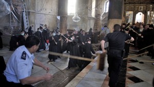 VIDEO: Kňazi sa pobili priamo v kostole