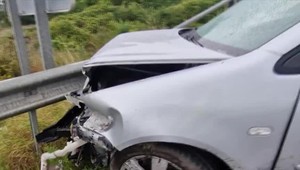 Nabúral do 2 stojacich áut, následne ho prichytili policajti. Vinu si pred súdom priznal