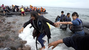 Pri gréckych brehoch zachraňovali topiaceho sa utečenca