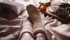 Ak ich nosíte, robíte dobre! Vedeli ste, čo všetko sa zmení, keď si na noc navlečiete ponožky?