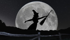 Burger King si vystrelil z McDonalds. Prezliekol sa za neho na Halloween