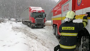 ONLINE: Sneženie verzus doprava. Zhoršiť to môže aj poľadovica