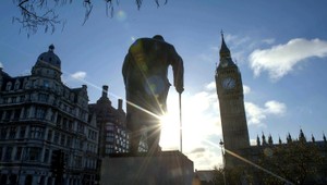 Briti volia nový parlament, očakáva sa napínavá bitka o každý hlas