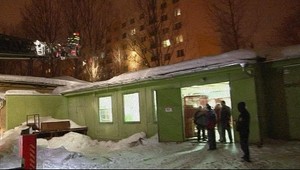 V Poprade sa zrútila časť strechy, na miesto prišiel majiteľ firmy