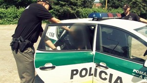 Šokovaní policajti. Muž (35) znásilnil dievča (24) na zemiakoch