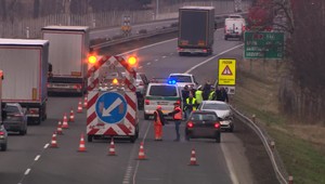 Diaľnica do Bratislavy bola uzavretá. Zrazilo sa tam niekoľko vozidiel