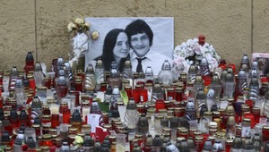 Vraždu novinára a jeho snúbenice si pripomínajú aj politici, ticho nezostalo ani zahraničie