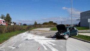 Nehoda mladej ženy: S autom sa niekoľkokrát prevrátila, život jej synovi zachránila autosedačka