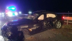 Zrážka osobných áut na R1. Časť úseku cesty museli uzatvoriť