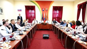 Vláda sa zišla v Stropkove. Prisľúbila aj 41 miliónov eur na výstavbu obchvatu