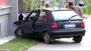 Spitá žena (21) bez vodičáku havarovala kúsok od ihriska!