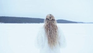 Sexi Švédka nemá najmenší problém so severným mrazom: Trúfli by ste si na TOTO?