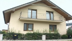 Bitka na fare! Dvaja muži surovo dobili kňaza