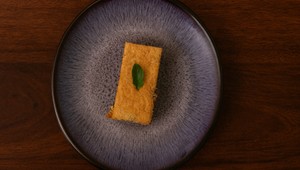 Višňový koláč so snehovou penou