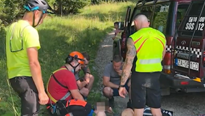 Záchranári pomáhali školákovi. Po páde z kolobežky bol v šoku