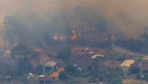 Teploty nad 40 stupňov sužujú Austráliu. Dokonca sa topí aj asfalt