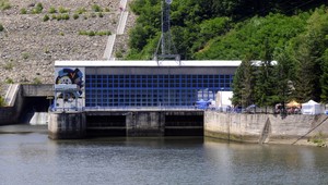 Auto skončilo v priehrade Ružín. Chlapec (†2) nehodu neprežil