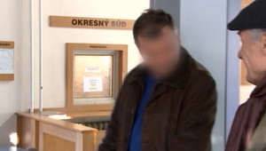 Obžalovaný lekár sa postavil pred súd. Na lekárske poukazy a predpisy mal zneužiť mená tisícky ľudí