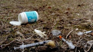 Striekačky a krik pod oknami. Obyvatelia neďaleko Pentagonu čakajú na pomoc