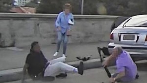 Manželský pár zomrel v náručí po pokuse odzbrojiť strelca na pláži v Sydney