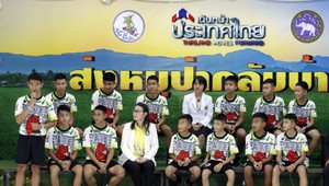 Mladých thajských futbalistov prepustili z nemocnice, naživo odpovedali na otázky novinárov