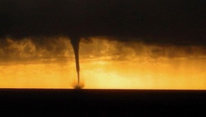 DOMÁCE VIDEÁ: Tornáda zabíjali a zrovnávali mestá so zemou