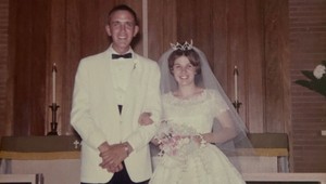 Po 60-tich rokoch si znovu obliekli svadobné šaty: Takto vyzerá naozajstná láska!