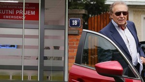 Gotta sužujú zdravotné problémy: Nedorazil na nakrúcanie